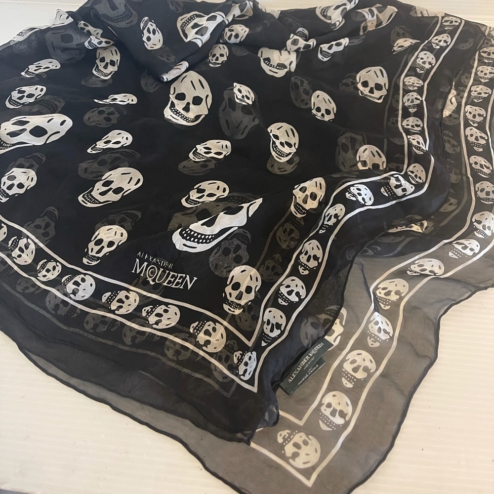Alexander McQueen skulls scarf